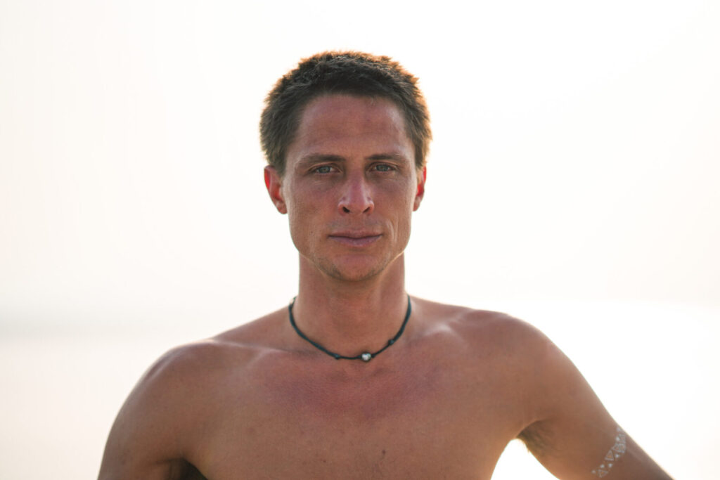 Sichtbarkeit auf Social Media– Blick in tiefer Verbindung, zeigt verletzliche Nähe, Resonanz und das Geschenk echter Begegnung